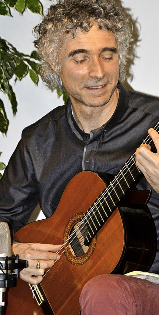Meisterlich: Gitarrist Gaetano Siino in Maulburg.   | Foto: Diehl