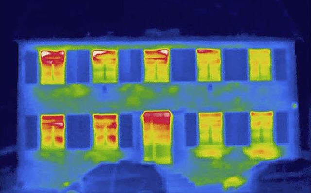 Die Thermografie-Fotografie bringt es ... am Rathauseingang (Bildmitte unten).   | Foto: Energiedienst