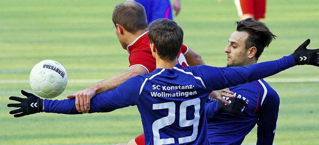 Kein Durchkommen fr Benjamin Gallmann...ndorfer beim SC Konstanz-Wollmatingen   | Foto: w. Scheu