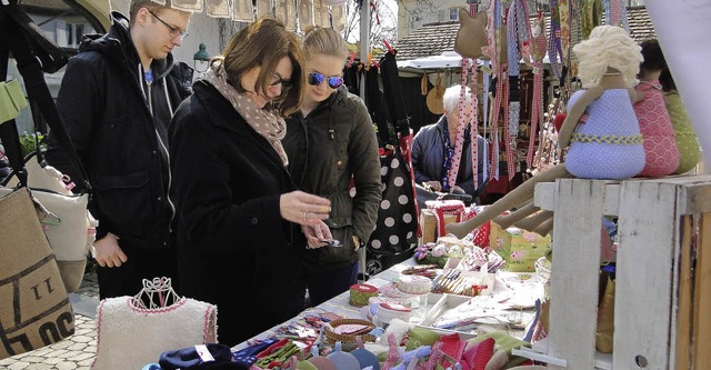 Rund um das Schloss Rimsingen fand ein Kunst- und Handwerkermarkt statt.  | Foto: Elisabeth Saller