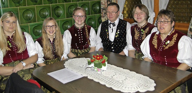 Vorstand der Trachtengruppe Todtnauber...ra Kiefer und Karola Mhl (von links)   | Foto: Ulrike Jger