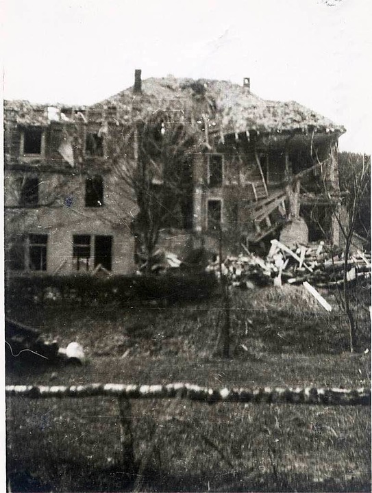 Die rckseitige Ansicht des im Mrz 19...efhrt. Heute ist es ein Seniorenheim.  | Foto: Archiv Haderer