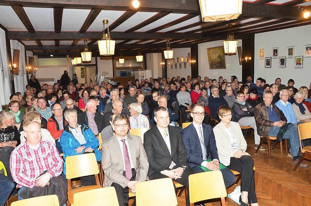 Gut besucht war auch die letzte Kandid...ie drei Bewerber sowie die Bewerberin.  | Foto: Gerold Zink