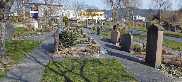 Etwas ungeordnet, aber mit reichlich P...prsentiert sich der Murger Friedhof.   | Foto: Michael Gottstein