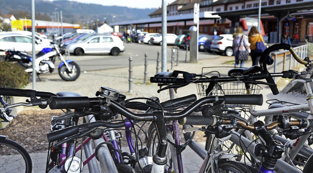 Abstellmöglichkeiten für Fahrräder gib...ings noch keine abschließbaren Boxen.   | Foto: Sina Gesell