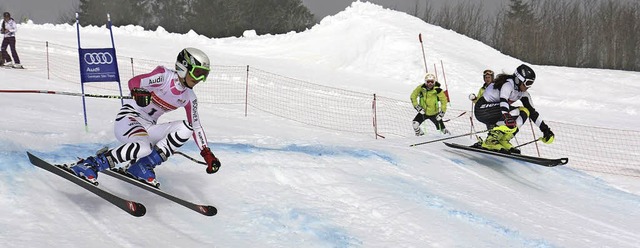 Lea Mai (Ski Zunft Rheinfelden, links)...im Finale im Deutschen Schlercup U16.  | Foto: Horning-Wiesler