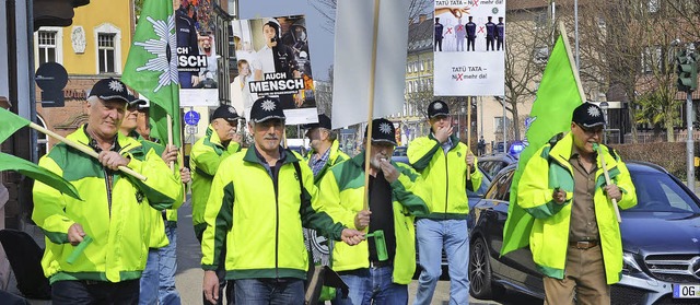 Bundespolizisten auf dem Weg zum Offen...ndesfinanzminister Wolfgang Schuble.   | Foto: Ralf Burgmaier