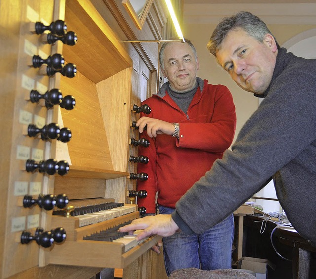 Geben der neuen Orgel in der Kirche St...ehard Fehl (links) und Jens Steinhoff   | Foto: Hrvoje Miloslavic