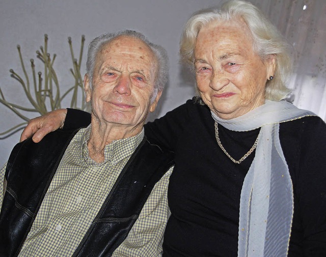 Seit 60 verheiratet: Eva und Rolf Renner  | Foto: Petra Wunderle