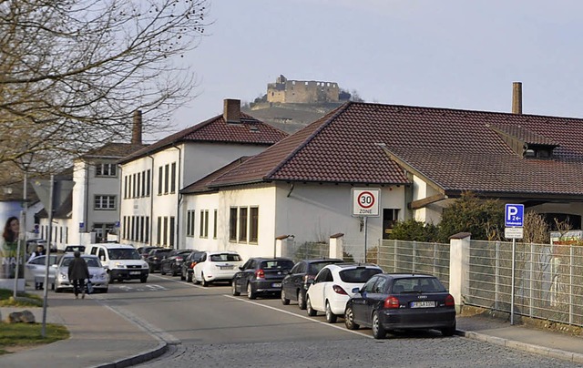 Jetzt noch &#8222;festungshnlich&#822... am Alfred-Schladerer-Platz in Staufen  | Foto: Rainer Ruther, Firma Schladerer