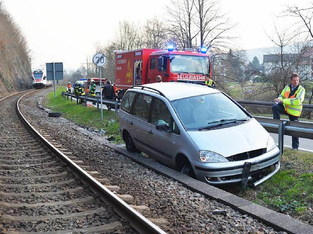 Am Gleisbett kam das Auto erst zum Stehen.  | Foto: Martin Eckert