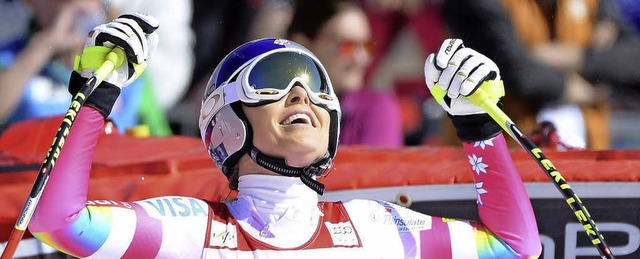 Wieder die Beste: Lindsey Vonn bejubelt den Gewinn ihrer 18. Kristallkugel.  | Foto: dpa