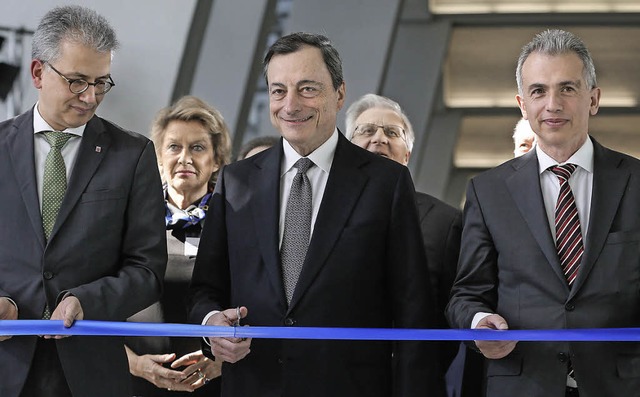 Der hessische Wirtschaftsminister Tare...ung der neuen EZB-Zentrale (von links)  | Foto: dpa