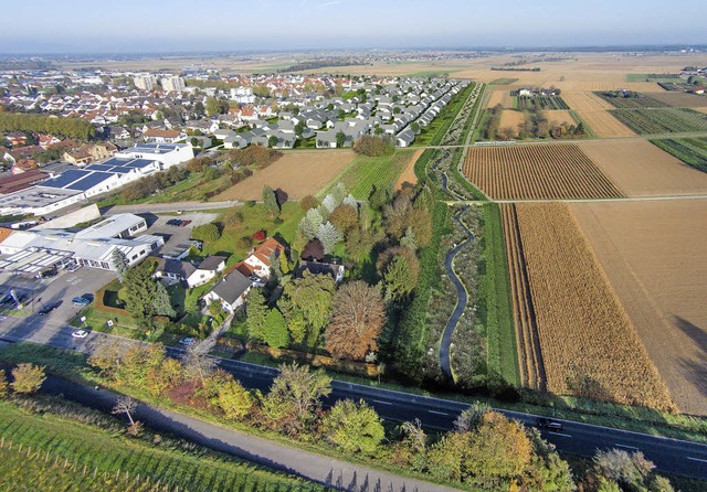 Ein neuer Bachlauf entlang des stlich...wird, bereits als bebaut visualisiert.  | Foto: Zink Ingenieure