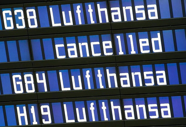 Auch am Freitag fallen durch den Streik zahlreiche Flge der Lufthansa aus.  | Foto: dpa