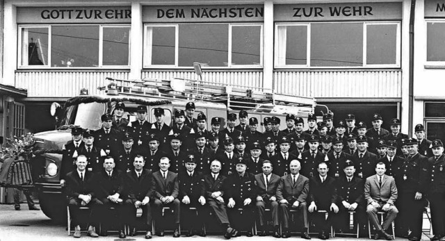 Gruppenbild mit Lschfahrzeug: 1966 fe...urRepro> dieter fink</BZ-FotoNurRepro>  | Foto: Dieter Fink