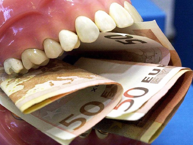 Ein Bad Sckinger Zahnarzt muss einer ...ligen Patientin Schmerzensgeld zahlen.  | Foto: dpa