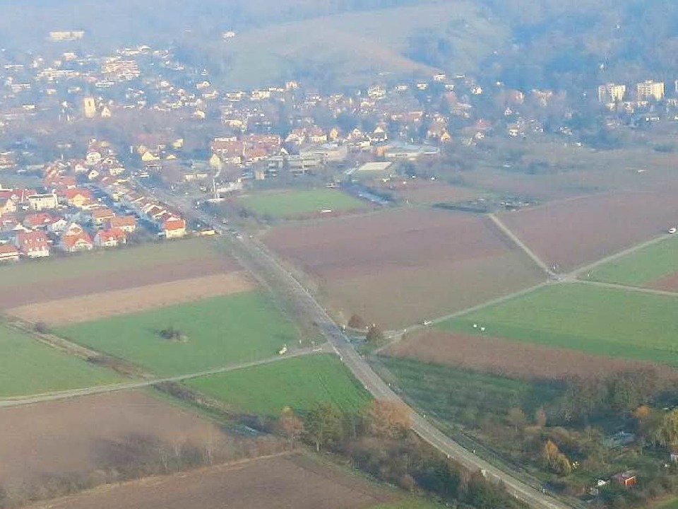 Bis hierhin und (erst mal) nicht  weit... der L 125 (Bildmitte) vorerst enden.   | Foto: Stadt Staufen