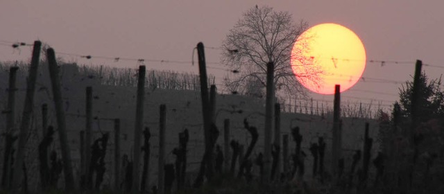 Der Abend vor der SoFi: Sonnenuntergang am Kaiserstuhl.  | Foto: Martin Wendel