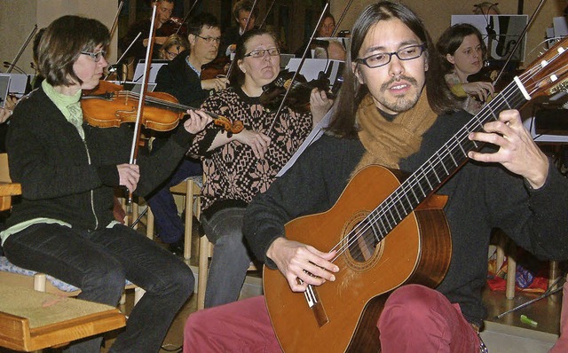 <Text>Der Gitarrist Fabian Cardozo und...ichen Generalprobe in Grenzach</Text>   | Foto: Roswitha Frey