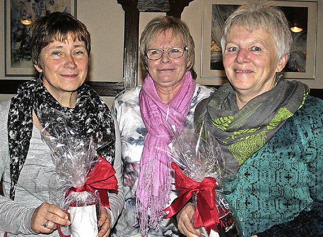 Jutta Engelmann und Gisela Becker  wurden  von Ingrid Volkers (Mitte) geehrt.   | Foto: Karin Heiss