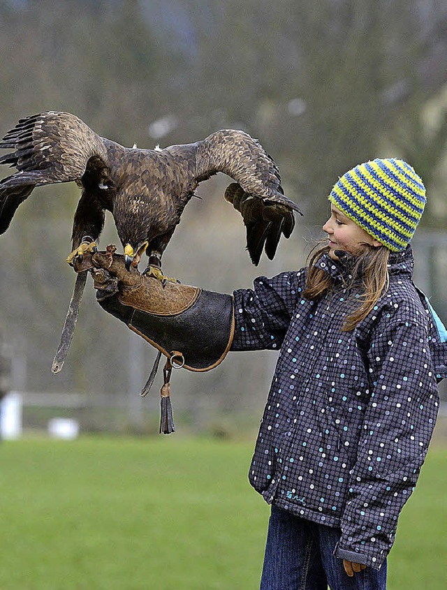 Pauline mit Steppenadler  | Foto: R. Eggstein