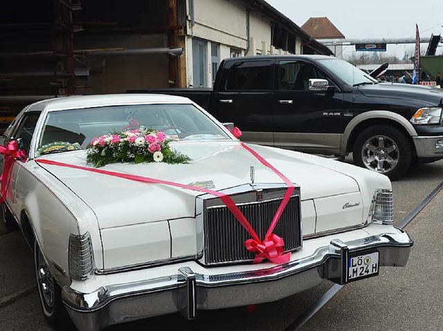 US-Cartreffen: Limousine als  &#8222;Hochzeitskutsche&#8220; prsentiert.   | Foto: Nikolaus Trenz