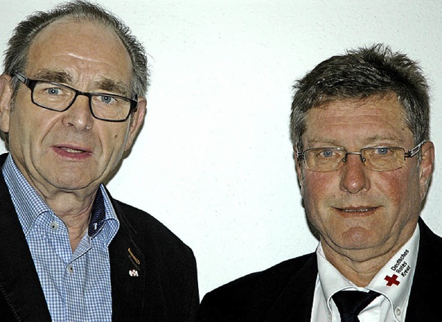 Georg Keller (links) ist neuer Ehrenvo...r Schneider tut seit 45 Jahren Dienst.  | Foto: sahli
