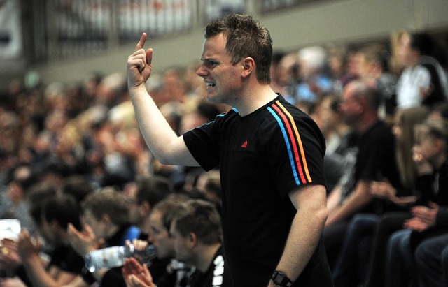 Erhobener Zeigefinger: TuS-Trainer Jon...schon bessere Auftritte seines Teams.   | Foto:  Bettina Schaller
