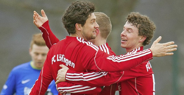 Torjubel der Roten: Marco Brer (recht...udig ber das Lffinger Tor zum  4:1.   | Foto: Wolfgang Scheu