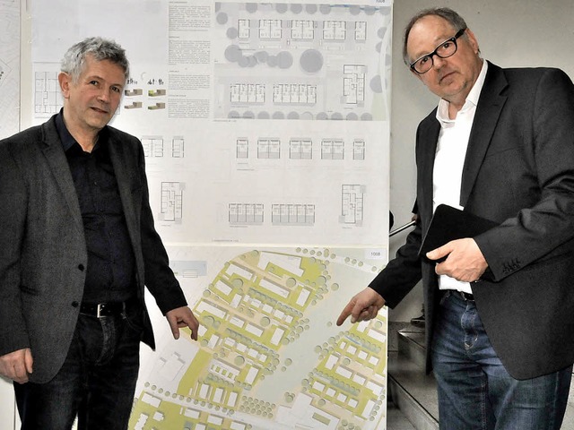 Ludwig Eith (links) und Reinhard Bwer...ng ihres Entwurfs mit dem ersten Preis  | Foto: Markus Zimmermann               