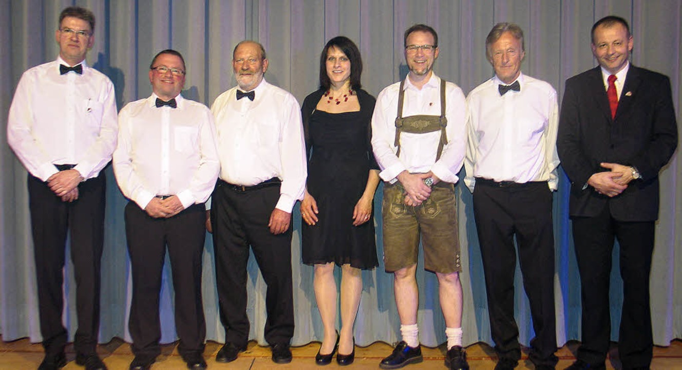 Ehrungen bei der Jubilumsgala des Mus...r und Verbandsprsident Rainer Gehri.   | Foto: Helmut Hassler