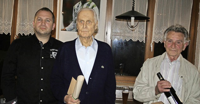 Seit 70 Jahren sind Edmund Baumer und ...e (links) im Namen des Vereins geehrt.  | Foto: Fotos: Karin Heiss
