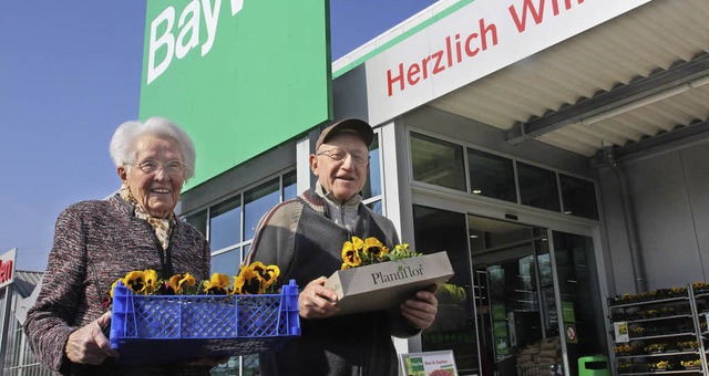 Der Frhling kann kommen: Blumen waren...am ersten Tag des neuen Baywa-Markts.   | Foto: Saurer