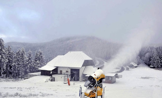 Ohne Schneekanonen geht es auch an der B 500 nicht mehr.   | Foto: margull