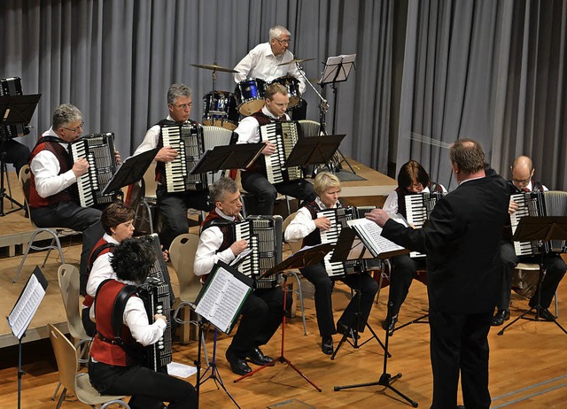 Die Akkordeonspieler  aus Rtenbach un...lles und vielseitiges Konzertprogramm.  | Foto: Liane Schilling