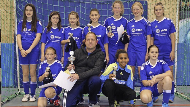 Die D-Juniorinnen des SVS, Abteilung F...Tim Born wurden Mannschaft des Jahres.  | Foto: Monika Weber