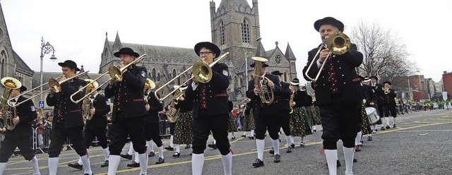 Entfernte hnlichkeit mit Strae und K...verein beim Parademarsch durch Dublin.  | Foto: Kurt Meier