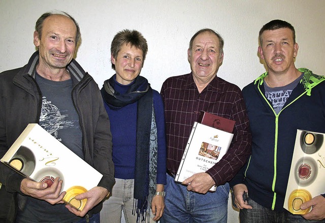 Ortsvorsteherin Barbara Kusz bedankte ...ich geleisteten Stunden in Suggental.   | Foto: Karin Heiss