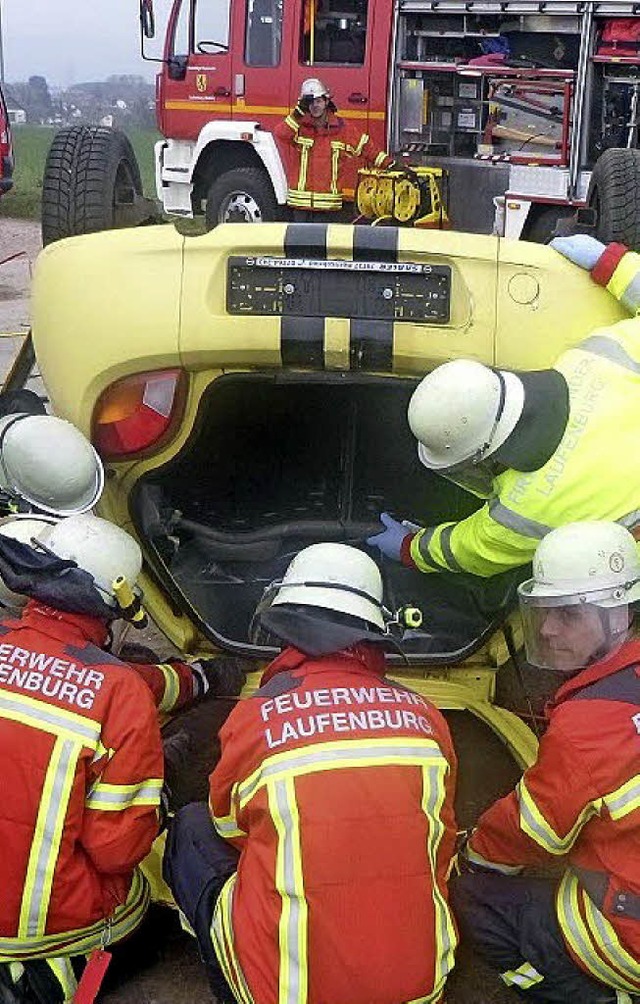 Hand in Hand arbeiteten Feuerwehrleute...st Responder am  bungstag  zusammen.   | Foto: Feuerwehr