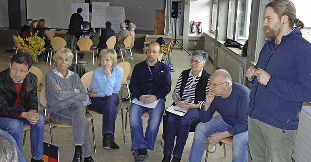 Im Schmiedledicksaal in Hnner machten...en   ber die Gestaltung der Zukunft.   | Foto: Michael Gottstein