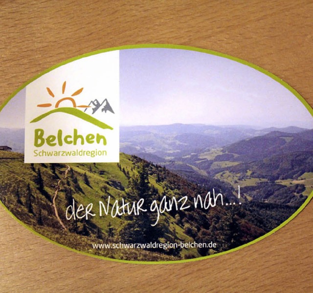 Druckfrisch: Ein Aufkleber mit dem neuen Logo der Schwarzwaldregion Belchen.   | Foto: Anja Bertsch