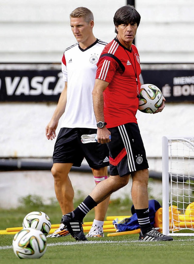 Wollen das DFB-Team zur EM fhren: der...nsteiger und Bundestrainer Joachim Lw  | Foto: dpa