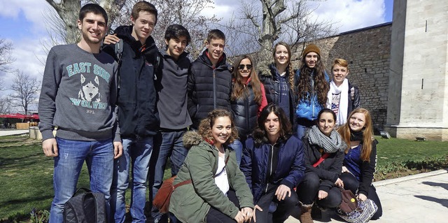 Fnfte Reise im Rahmen des Comenius-Pr...rn vor dem Topkapi-Palast in Istanbul.  | Foto: Claudia Hertz