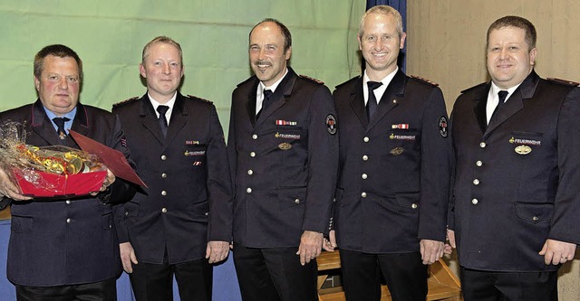 Fr 40 Jahre Feuerwehrdienst wurde Man...ant Michael Stcklin und Tobias Wehrle  | Foto: Volker Mnch