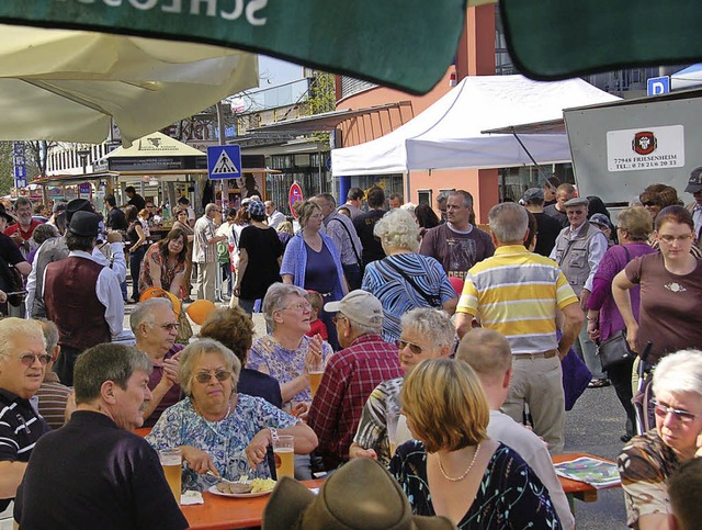 Am Sonntag laden die Innenstadtgeschfte zum Flanieren ein.   | Foto: Lauber