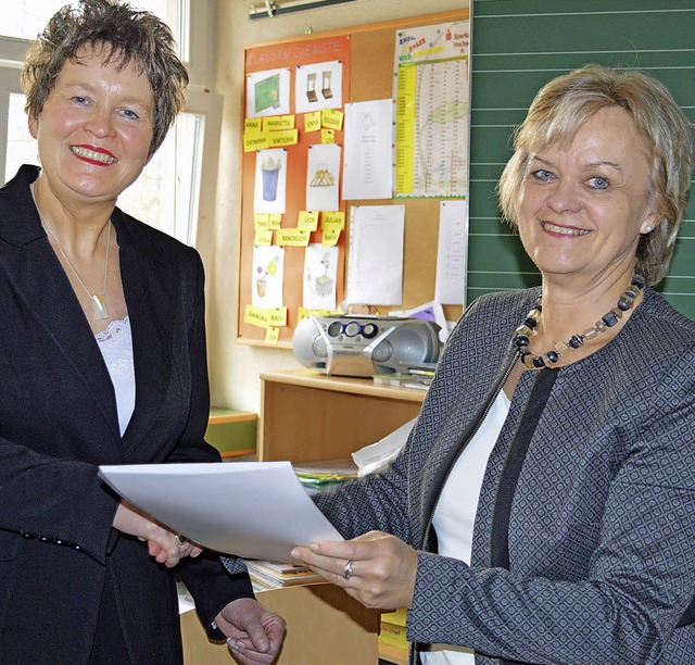 Schulamtsdirektorin Monika Blum-Thol (...unde fr 25 erfolgreiche Dienstjahre.   | Foto: Gerhard Lck