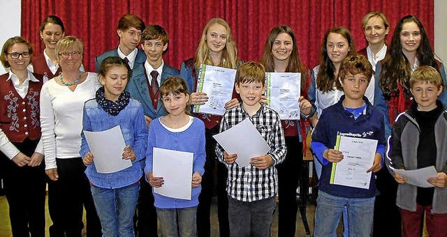 Zahlreiche Jugendliche der Oberrotweil... fr das Leistungsabzeichen bestanden.  | Foto: Herbert Trogus