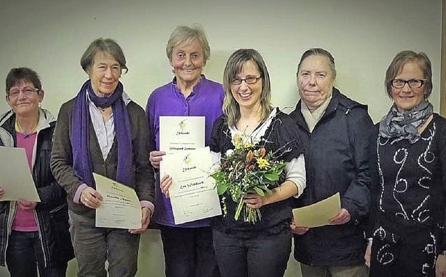 Die Geehrten Irene Sohm, Monika Albers... Vorsitzenden Susanne Gehring-Ritter.   | Foto: Leonhard Mussler