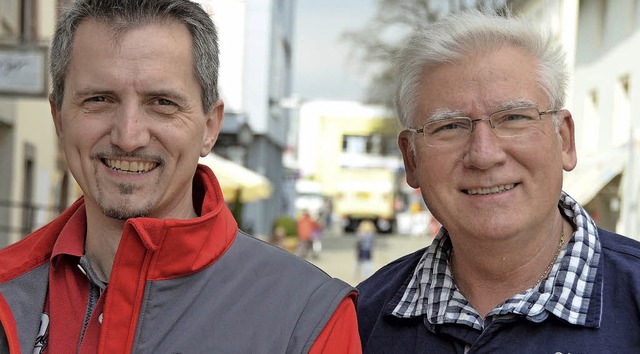 Der neue Leiter der DRK-Auslandshilfe,...ks), mit seinem Vorgnger Fred Thelen   | Foto: Sina Gesell